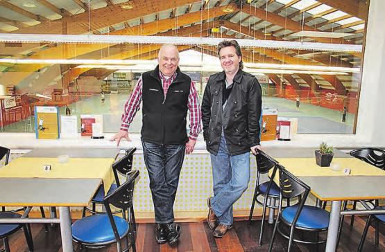 Die Organisatoren Martin Sollberger (l.) und Cris Regez freuen sich auf 40 Aussteller, 30 Marken, 157 Autos, 10 Foodtrucks und viele Besucher. (Bild: zVg.)