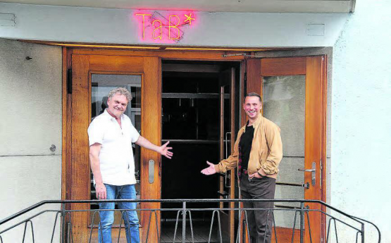 Die beiden Gastgeber Clo Bisaz und Daniel Hölzinger öffnen die Türen zum neuen Saisonstart. (Bilder: zVg.)