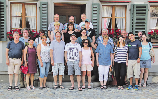 Anlässlich des 30-Jahr-Jubiläums luden Barbara und Walter Kuhn ihre Mitarbeiter auf einen Ausflug ein. (Bild: zVg.)