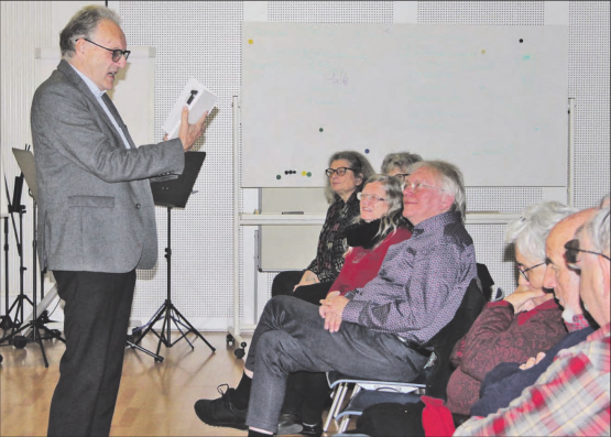 Mit seinem Vortrag über den Aargauer Schriftsteller Hermann Burger formte Germanist Pirmin Meier ein Bild von einem Menschen und Schreiber, bei dem Genialität und Abgrund nahe beisammen waren. (Bild: uke.)