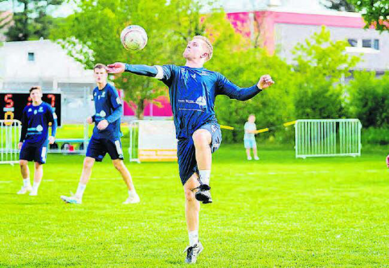 Das Auf und Ab geht weiter, die Oberentfelder Faustballer warten auch nach der sechsten Runde weiter auf den Befreiungsschlag. (Bild Fabio Baranzini)
