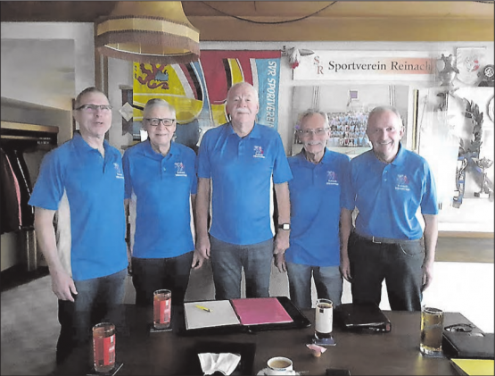 Der Vorstand der Männerriege SVR Reinach (v.l.) Vize-Präsident Felix Huber, Kassier Gottfried Flückiger, Aktuar Peter Marti, Beisitzer Heinz Rupp und der Präsident Kurt Merz. (Bild: zVg.)