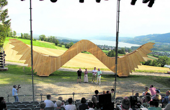 Spektakuläre Kulisse: Die bekannt atemberaubende Aussicht vom Eichberg ist Teil des Erlebnisses. (Bilder: rms)