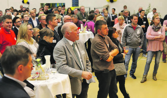 Den Startschuss zur Gränicher Gwärbi bildete der Ausstellerabend, an dem auf ein gutes Gelingen angestossen wurde. (Bilder: fschefer. 2, rc. 3)