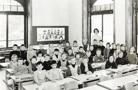 2. Klasse der Primarschule Birrwil im Jahr 1969 mit der Lehrerin Käthi Deppeler, Barbara Buhofer mit Zöpfen in der dritten Reihe. (Bilder: zVg.)