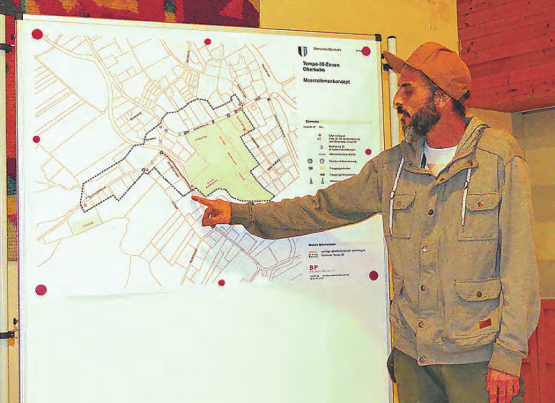 Der vorgesehene Perimeter Tempo 30 gab zu Diskussionen Anlass: Die Anwohner hielten den Finger auf den «wunden Punkt» beim Fussgängerbrüggli Obersteg. (Bild: moha.)