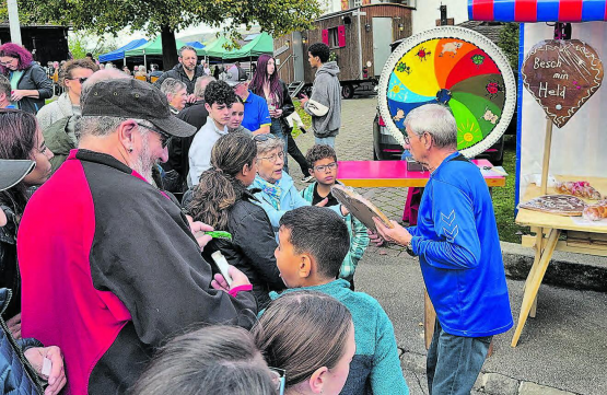 Die traditionelle Pfeffiker Kilbi lockte dank des Bilderbuchwetters viel Publikum an. (Bilder: mars.)