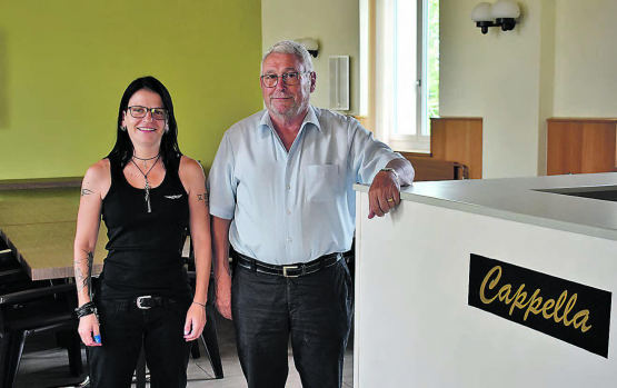 Das Cappella-Team mit Rudolf Maurer und Tochter Petra Maurer freuen sich, die Bevölkerung am Tag der offenen Tür im neuen Eventraum in Gontenschwil zu begrüssen. (Bild: hg.)