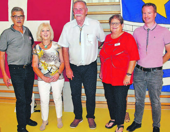 Vorstand der SFV Fussballveteranenvereinigung Aarau und Umgebung veränderte sich seit der letzten GV: Heinz Rüegg, Ruth Aeschbach, Beno Müller, Doris Imhof und Tobias Zaugg, Roger Wehrli abwesend. (Bilder: aw.)