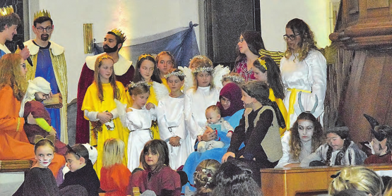 Alles wurde auch hier gut: Maria wiegte ein echtes Baby aus Fleisch und Blut auf ihrem Schoss. Engel, Hirten und die drei Könige werden die frohe Botschaft weiter verkünden. (Bilder: st.)