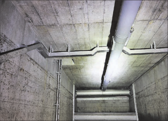 Die Amphibientreppe im Überlaufbecken ermöglicht den Tieren den Wechsel in die Wyna zurück. (Bilder: dr.)