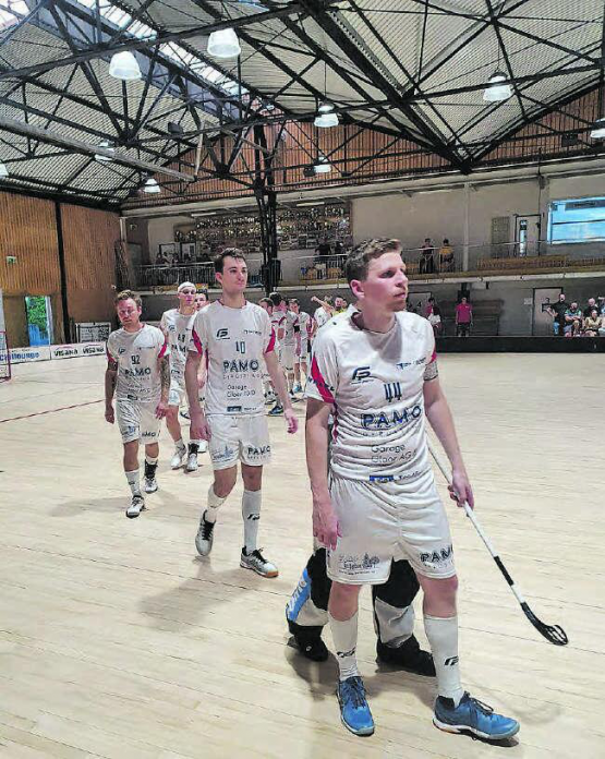 Enttäuschte Reinacher: Nach dem erfolgreichen Saisonstart in Losone geht Lok in Thun gleich 5:14 unter. (Bild: zVg.)