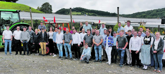 Schlussfeier am Landwirtschaftlichen Zentrum Liebegg in Gränichen: Insgesamt 48 Landwirte und 9 Agrarpraktiker, darunter 7 Frauen, konnten ihre Berufsausweise entgegen nehmen. (Bilder: zVg.)