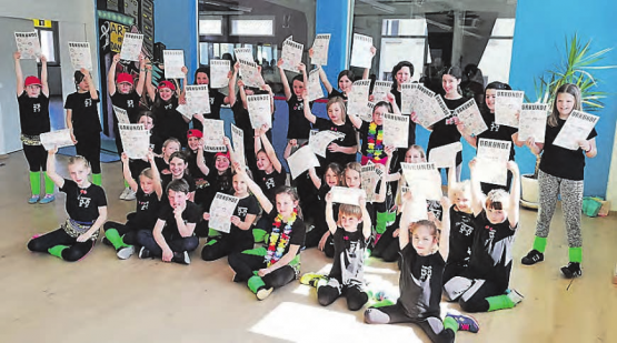 Glückliche TänzerInnen: Im solothurnischen Dulliken haben alle Kinder eine Auszeichnung gewonnen. (Bild: zVg.)