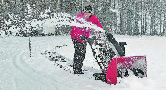 Der Präsident des Langlaufvereins Kalthof-Wiliberg in Aktion: Beat Buchwalder beschneit die Wiliberger Loipe.