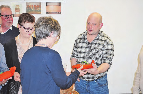 Die Gemeinderäte und Gemeinderätinnen erhielten ein kleines Präsent zum Beginn der neuen Amtsperiode.