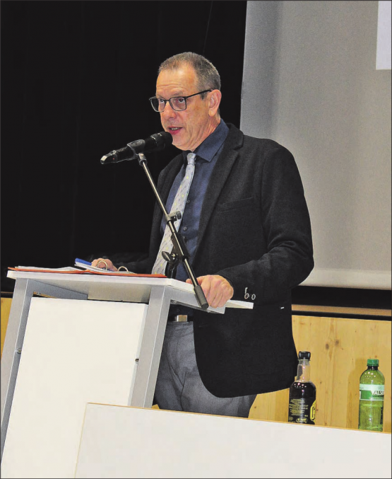 Engagiert: Gemeindeammann Josef Willi bei den Erklärungen des Budgets fürs kommende Jahr. (Bild: grh)