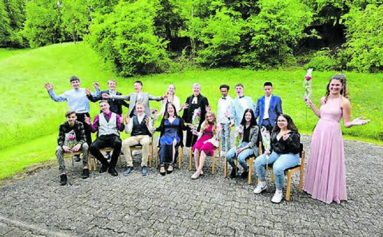 Konfirmation in der Kirche Teufenthal: Vierzehn Konfirmandinnen und Konfirmanden verbrachten einen fröhlichen und gesegneten Gottesdienst. (Bild: zVg.)