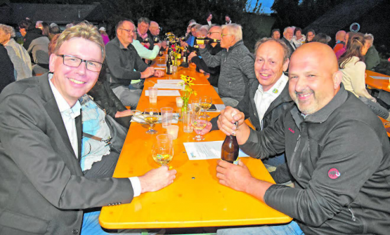 Die «Freiheit» den Referenten beim Gespräch zu überraschen: Regierungsrat Dieter Egli, Gemeinderat Patric Jakob und Thomas Räss, Kommandant der Feuerwehr Uerkental v. l. (Bild: aw.)