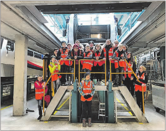 Besuch in der WSB-Werkstatt in Schöftland: Wer weiss – vielleicht auf ein Wiedersehen bei Aargau Verkehr als künftiger Arbeitgeber. (Bild: zVg.)