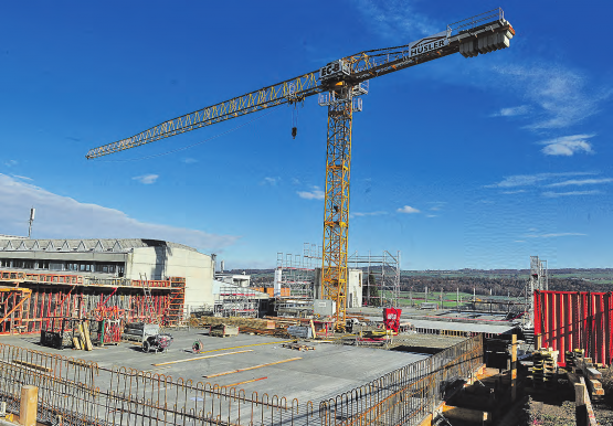 Der Neubau für das Bauamt und Feuerwehrmagazin in der Widenmatt Beinwil am See ist auf Kurs: Ende November kann der Rohbau voraussichtlich aufgerichtet werden. (Bild: msu.)