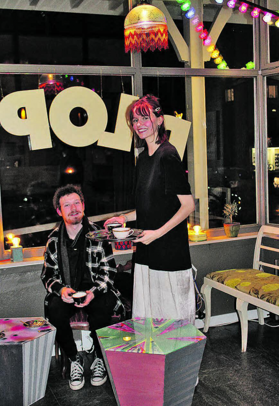 Eine Begegnung mit Kunst und den Menschen vor Ort bietet das Pop-up-Café am Bahnhof Beinwil am See. (Bild: grh)