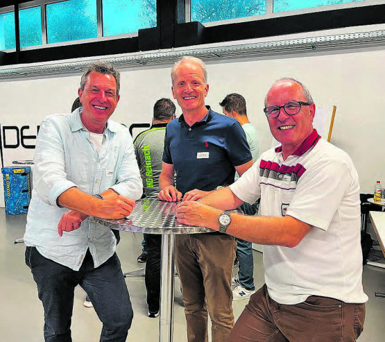 Setzen sich gemeinsam für starke Sportvereine ein: (v.l.) Christian Koch, Leiter Sektion Sport BKS AG, Gianin Müller, Sportkoordinator, Jules Giger, Gemeindeammann. (Bild: zVg.)