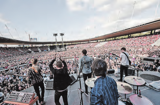 Vom Letzigrund ins Oberwynental: «Death by Chocolate» sind sich auch mal grössere Bühnen gewohnt. (Bild: zVg.)