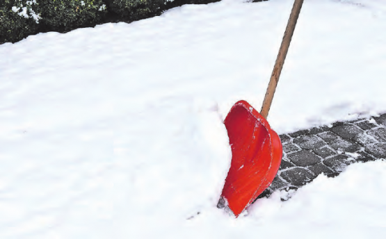 Wenn der Schnee kommt, sorgen meist Werkdienstmitarbeitende für sichere Strassen und Wege. (Symbolbild: Pixabay)