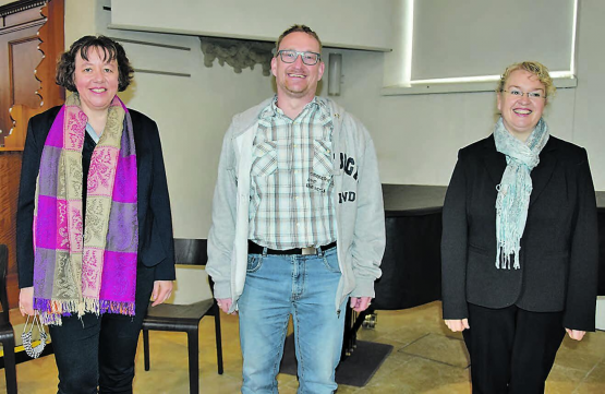 Für sie ändert sich der Stellenplan: Dörte Gebhard,Marcel Hauri und Christine Bürk (v.l.),für das Bild während 15 Sekunden ohne Maske. (Bild: st.)