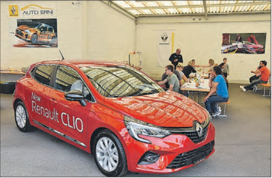 Kräftige Farben: Der neue Renault Clio kam in Rot gut an. (Bild: P.Te.)