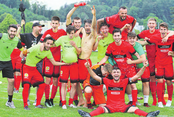 Die beste Saison seit vielen Jahren: Menzo Reinach feiert seinen 3.-Liga-Vize-Meistertitel der Gruppe 1. (Bild: -hhe-)