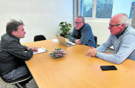 Die Repla wird von der Firma «metron» beratend unterstützt: Oliver Bachmann (links) im Gespräch mit Niklaus Boss (Gemeindeammann Teufenthal) und Emil Huber (Gemeindeammann Unterkulm). (Bilder: zVg.)
