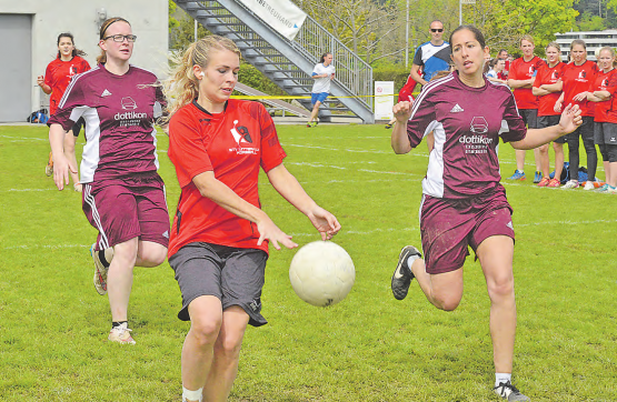 Schneller Gegenstoss: Unterkulms Martina Gloor in Aktion, die Gegnerinnen kommen zu spät. (Bild: wr)