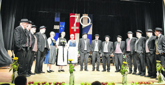 Das Jodlerchörli Beinwil am See lud zum abwechslungsreichen Jubiläums-Konzertabend in den Löwensaal ein. (Bilder: hg.)