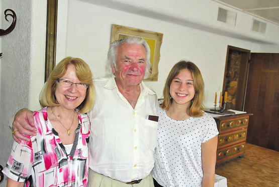 Peter und Lina Frey mit Celyn Kunze aus Uruguay. Das Akkordeonorchester hat nach mehreren früheren Tourneen beste Beziehungen zu Südamerika. (Bilder: Te.)