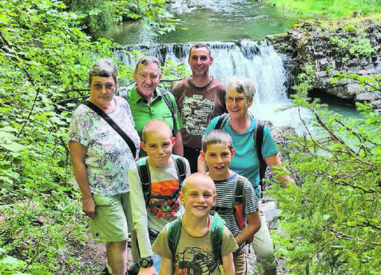 Die Reise führte in die Jaunbachschlucht statt ins Tessin: Die kleine Reisegruppe des Natur- und Vogelschutzvereins Zetzwil. (Bild: zVg.)