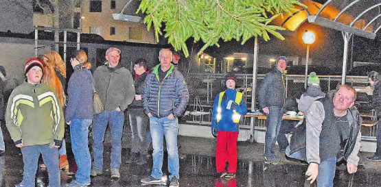 Mit toller Technik den Weihnachtsbaum hoch hinausgeworfen: bei 5.63m blieb der Baum bei Hansjörg Zürcher liegen. (Bild: aw.)