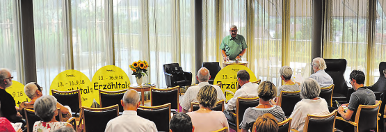 Startanlass zum 10. Erzähltal: Martin Widmer, Präsident von aargauSüd und vom Erzähltal-OK informiert über die Jubiläumsausgabe der beliebten Regionalveranstaltung (Bilder: mars.)