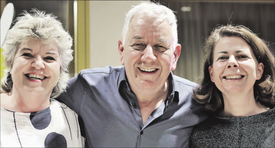 Karin Fäs, Präsidentin aargauSüd impuls eröffnete den Event Erzähltal im Falkenstein Menziken, Mitte Röbi Koller, links Helene Dietsche, Geschäftsstellenleiterin aargauSüd impuls regio. (Bilder: dr.)