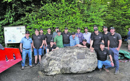 Der Freischaren-Findling wurde von den ehemaligen Kommissionsmitgliedern an die Freischarenkommission gespendet. (Bilder: mek)