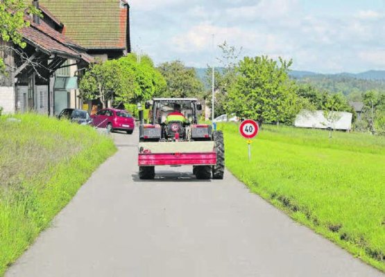 Wird der Verkehr in Uerkheim bald verlangsamt? In Neudorf, das zum Gemeindegebiet von Uerkheim gehört, ist die 40er-Zone bereits Realität. (Bild: rc.)