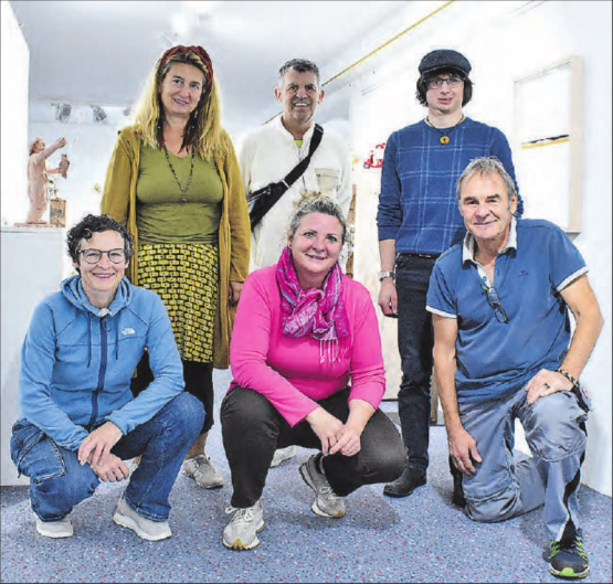 Laden zu einer Entdeckungsreise an der Art Feldmatte in Teufenthal ein: (hinten v.l.n.r.) Helena Perrenoud, Urs Oggier und Florian Kuhn; vorne Karin Köpfli-Fehlmann, Conny Lüthi und Reto Baumann. (Bilder: hg.)