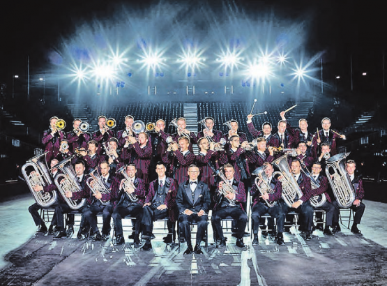 Die Swiss Army Brass Band: Daniel Habermacher (vorderste Reihe, dritter von rechts) mit der Swiss Army Brass Band vor dem Auftritt am Basel Tattoo. (Bild: zVg.)