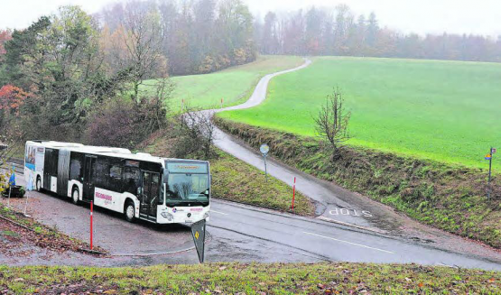 Testfahrt für den Shuttlebusbetrieb am Böhlerfest Ende August. Auf dem Bild hinten rechts wird sich das Festgelände befinden. (Foto: wim)