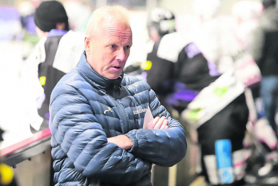 Thomas «Sigi» Siegwart steht aus Überzeugung an der Reinacher Bande: «Beim SC Reinach habe ich sowohl als Spieler wie auch als Trainer schöne Erfolge gefeiert». (Bild: rc.)