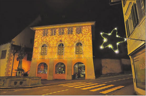 Die Weihnachtsbeleuchtung in Beromünster bringt Licht in die – was das Tageslicht angeht – dunkle Adventszeit und erhellt Herz und Gemüt. (Bild: Andreas Walker)