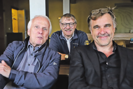 Sorgen dafür, dass wir für grosse Kunst nicht extra nach Zürich reisen müssen: WAM war Jahrzehnte lang Radiomoderator, seine Stimme leiht er heute noch dem Globi. Daniel Rohr leitet das Theater Rigiblick und ist in zahlreichen Film-Produktionen zu sehen. Und in der Mitte sitzt verbindend Ruedi Hug von der Saalbau-Kommission. (Bild: Remo Conoci)