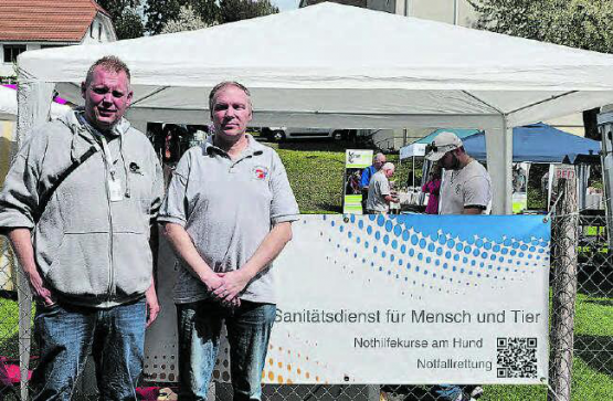 Setzen sich für das Tierwohl ein: Thomas Mandler (r.) vom Verein Tierrettungsdienst in Menziken, auf dem Bild mit Vereinsmitglied Marco Schirle.