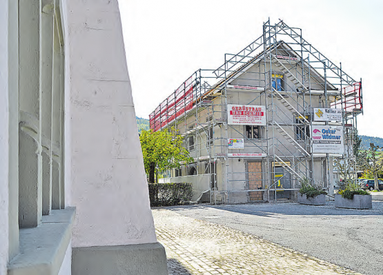 Die Eröffnung der «BrauGarage» neben dem Reinacher Schneggen lässt auf sich warten: nun findet aber am Samstag ein B(r)austellenapero statt. (Bild: wr.)